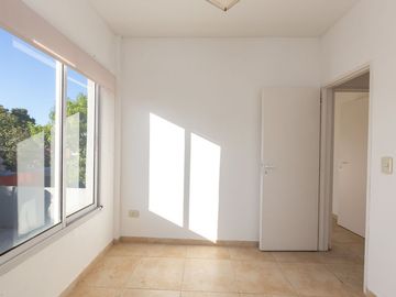 VENTA DPTO 3 AMB EN CASTELAR C/COCHERA