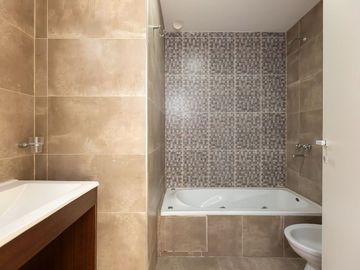 VENTA DPTO 3 AMB EN CASTELAR C/COCHERA