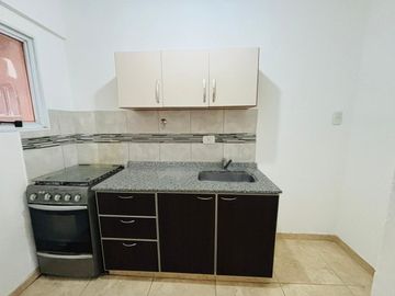 ALQUILER 2 AMBIENTES C COCHERA CASEROS CENTRO