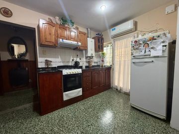 VENTA CASA 4 AMB CON COCHERA POSIBIBLE 2 PROPIEDAD