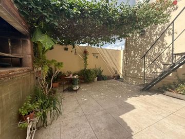 VENTA CASA 4 AMB CON COCHERA POSIBIBLE 2 PROPIEDAD