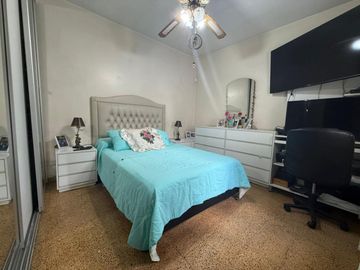 VENTA CASA 4 AMB CON COCHERA POSIBIBLE 2 PROPIEDAD