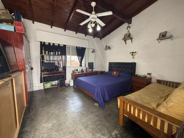 VENTA CASA 4 AMB CON COCHERA POSIBIBLE 2 PROPIEDAD