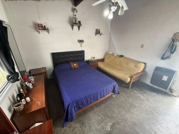 VENTA CASA 4 AMB CON COCHERA POSIBIBLE 2 PROPIEDAD
