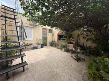 VENTA CASA 4 AMB CON COCHERA POSIBIBLE 2 PROPIEDAD