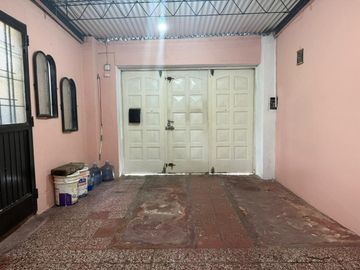 VENTA CASA 4 AMB CON COCHERA POSIBIBLE 2 PROPIEDAD