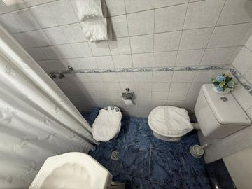 VENTA CASA 4 AMB CON COCHERA POSIBIBLE 2 PROPIEDAD