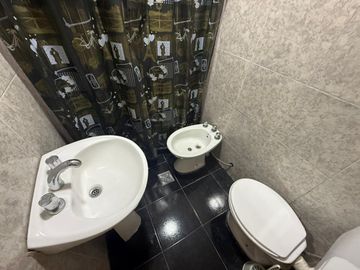 VENTA CASA 4 AMB CON COCHERA POSIBIBLE 2 PROPIEDAD