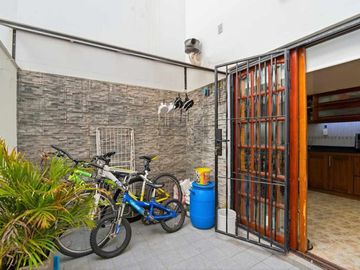 VENTA DUPLEX 4 AMB EN HAEDO CON COCHERA - PERMUTA