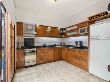 VENTA DUPLEX 4 AMB EN HAEDO CON COCHERA - PERMUTA