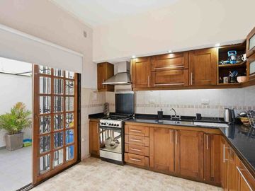 VENTA DUPLEX 4 AMB EN HAEDO CON COCHERA - PERMUTA