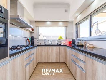 VENTA PROPIEDAD PREMIUN PALOS VERDES 3 DORMITORIOS