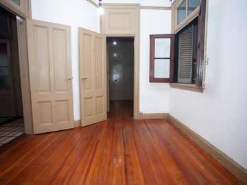 VENTA DEPARTAMENTO 7 AMB. CON BALCÓN MONSERRAT