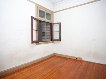 VENTA DEPARTAMENTO 7 AMB. CON BALCÓN MONSERRAT