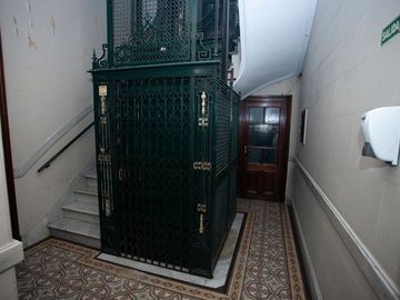 VENTA DEPARTAMENTO 7 AMB. CON BALCÓN MONSERRAT
