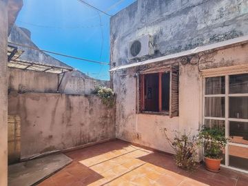 VENTA PH 4 AMBIENTES EN MONTE CASTRO CON PATIO