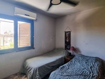 VENTA PH 4 AMBIENTES EN MONTE CASTRO CON PATIO