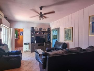 VENTA PH 4 AMBIENTES EN MONTE CASTRO CON PATIO