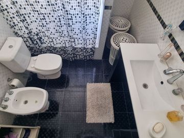 VENTA PH 4 AMBIENTES EN MONTE CASTRO CON PATIO