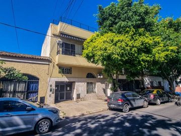 VENTA PH 4 AMBIENTES EN MONTE CASTRO CON PATIO