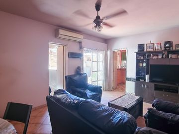 VENTA PH 4 AMBIENTES EN MONTE CASTRO CON PATIO