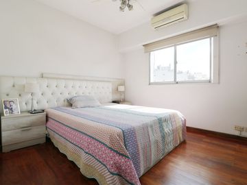 VENTA 4 AMBIENTES + DEPENDENCIA C/ COCHERA FLORES