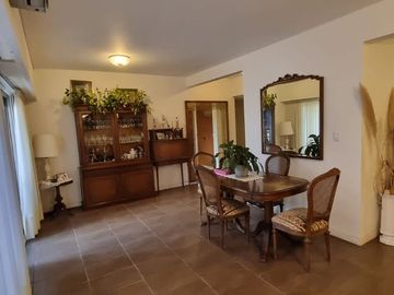 VENTA DEPARTAMENTO SEIS AMBIENTES FLORES  COCHERA