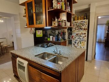 VENTA DEPARTAMENTO SEIS AMBIENTES FLORES  COCHERA