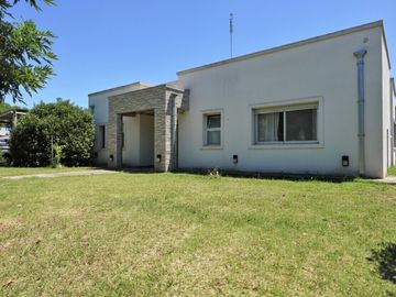 VENTA CASA 5 AMB SANTA GUADALUPE PILAR DEL ESTE