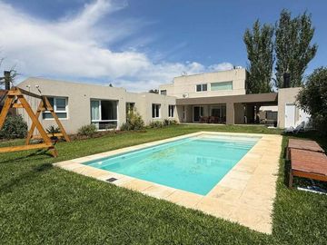 Venta Casa Amueblada Barrio Estudiantes Mercedes