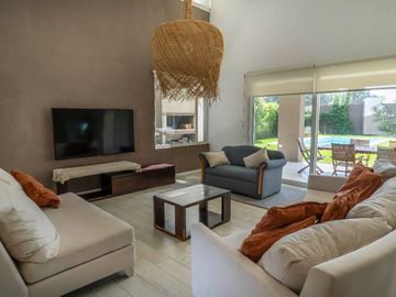 Venta Casa Amueblada Barrio Estudiantes Mercedes