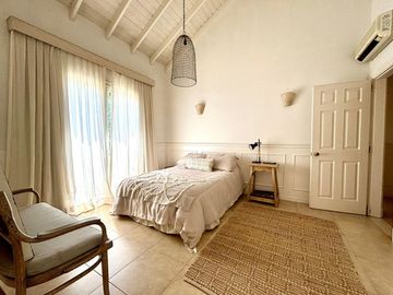 Venta casa 10 amb. en Golf Club Argentino, Pilar.