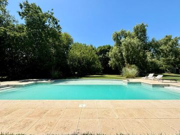 Venta casa 10 amb. en Golf Club Argentino, Pilar.
