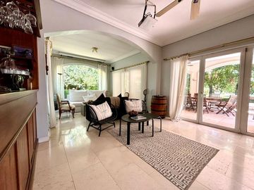 Venta casa 10 amb. en Golf Club Argentino, Pilar.