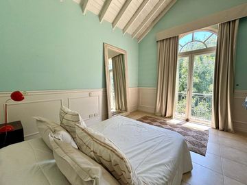 Venta casa 10 amb. en Golf Club Argentino, Pilar.
