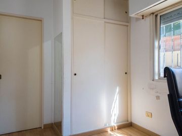VENTA CASA CON COCHERA CRUCECITA