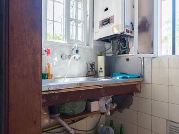VENTA CASA CON COCHERA CRUCECITA