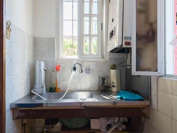VENTA CASA CON COCHERA CRUCECITA