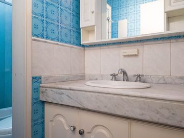 VENTA CASA CON COCHERA CRUCECITA
