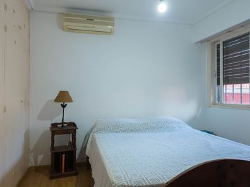 VENTA CASA CON COCHERA CRUCECITA