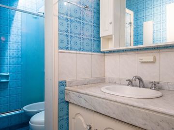 VENTA CASA CON COCHERA CRUCECITA