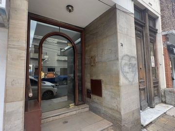 VENTA 3 AMB CON DEPENDENCIA Y PATIO AVELLANEDA