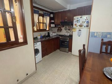 VENTA 3 AMB CON DEPENDENCIA Y PATIO AVELLANEDA