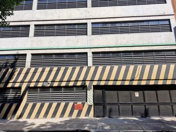 VENTA COCHERA EN EDIFICIO EXCLUSIVO EN BALVANERA