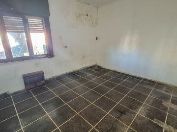 LOCAL COMERCIAL EN ESQUINA SAN JUSTO A REFACCIONAR