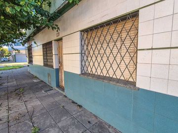 LOCAL COMERCIAL EN ESQUINA SAN JUSTO A REFACCIONAR