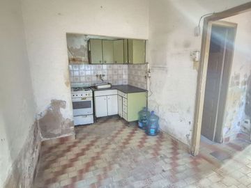 LOCAL COMERCIAL EN ESQUINA SAN JUSTO A REFACCIONAR