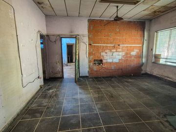 LOCAL COMERCIAL EN ESQUINA SAN JUSTO A REFACCIONAR