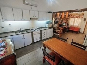 VENTA CASA 4 AMB TEMPERLEY APTO CREDITO PATIO
