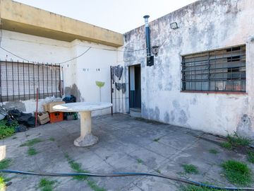 CASA EN VENTA 3 AMBIENTES CASTELAR GRAN PARQUE